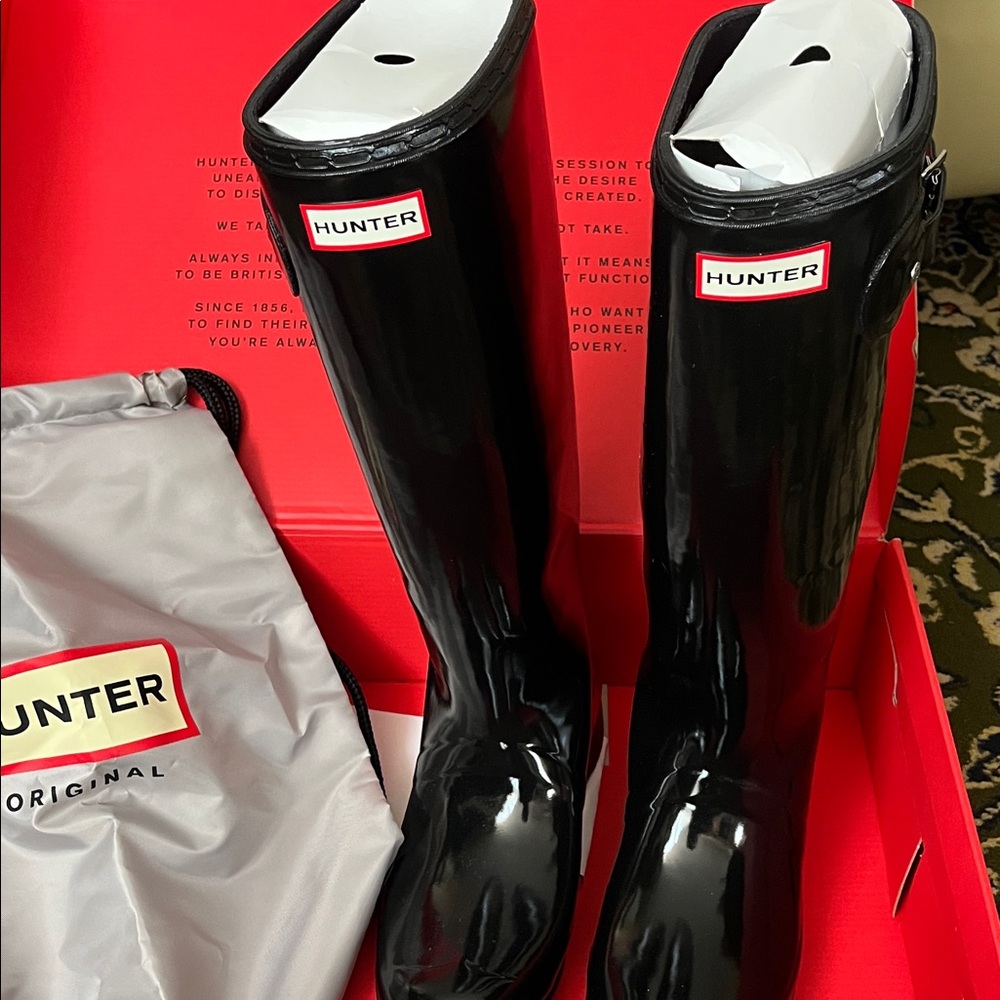 NIB! With bag!! Hunter Women's Original Tour Gloss Black Boots